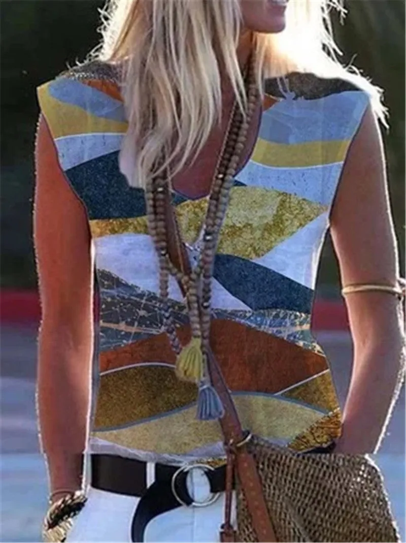 Camiseta de Algodão Azul com Estampa e Gola Redonda Pequena