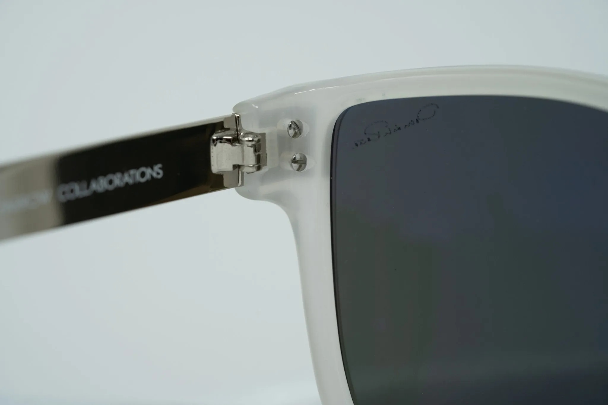 Oscar De La Renta Sunglasses Oversized White and Green