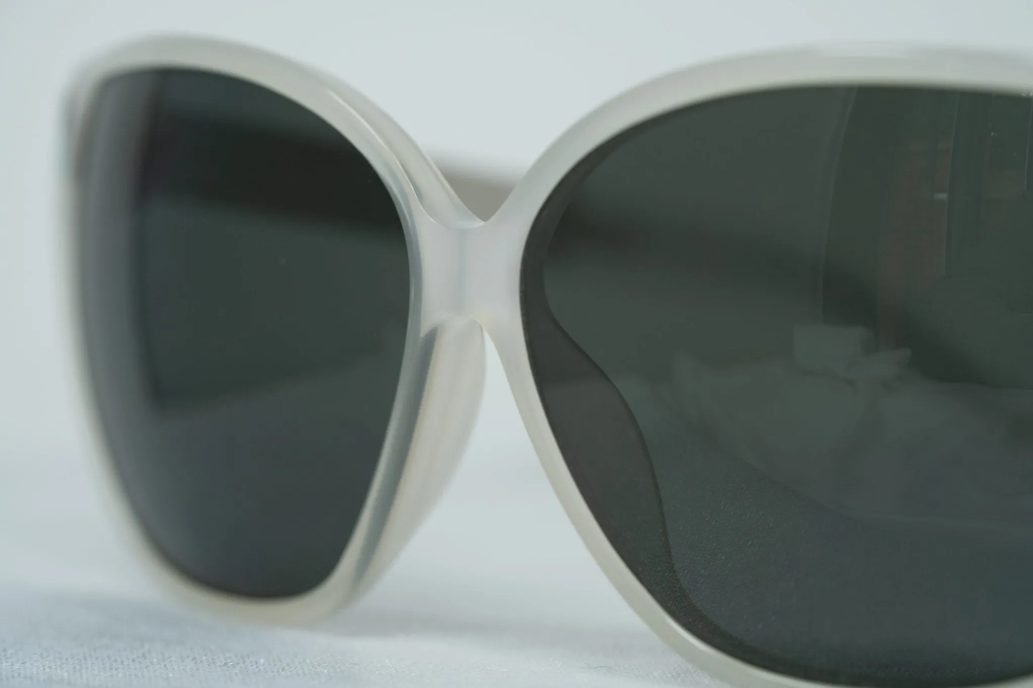 Oscar De La Renta Sunglasses Oversized White and Green